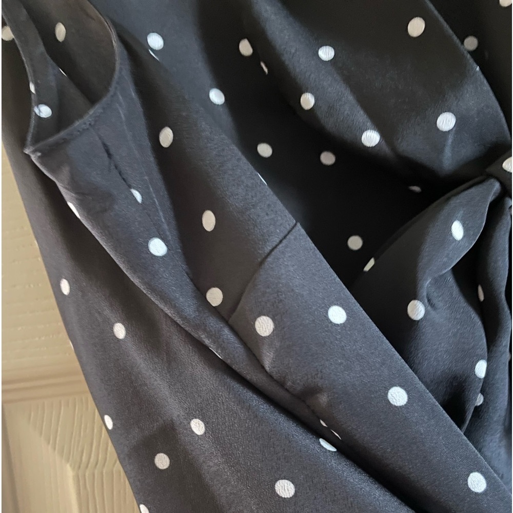 2/$15 Ann Taylor Black with white dots sleeveless top, Sz M - Picture 7 of 15